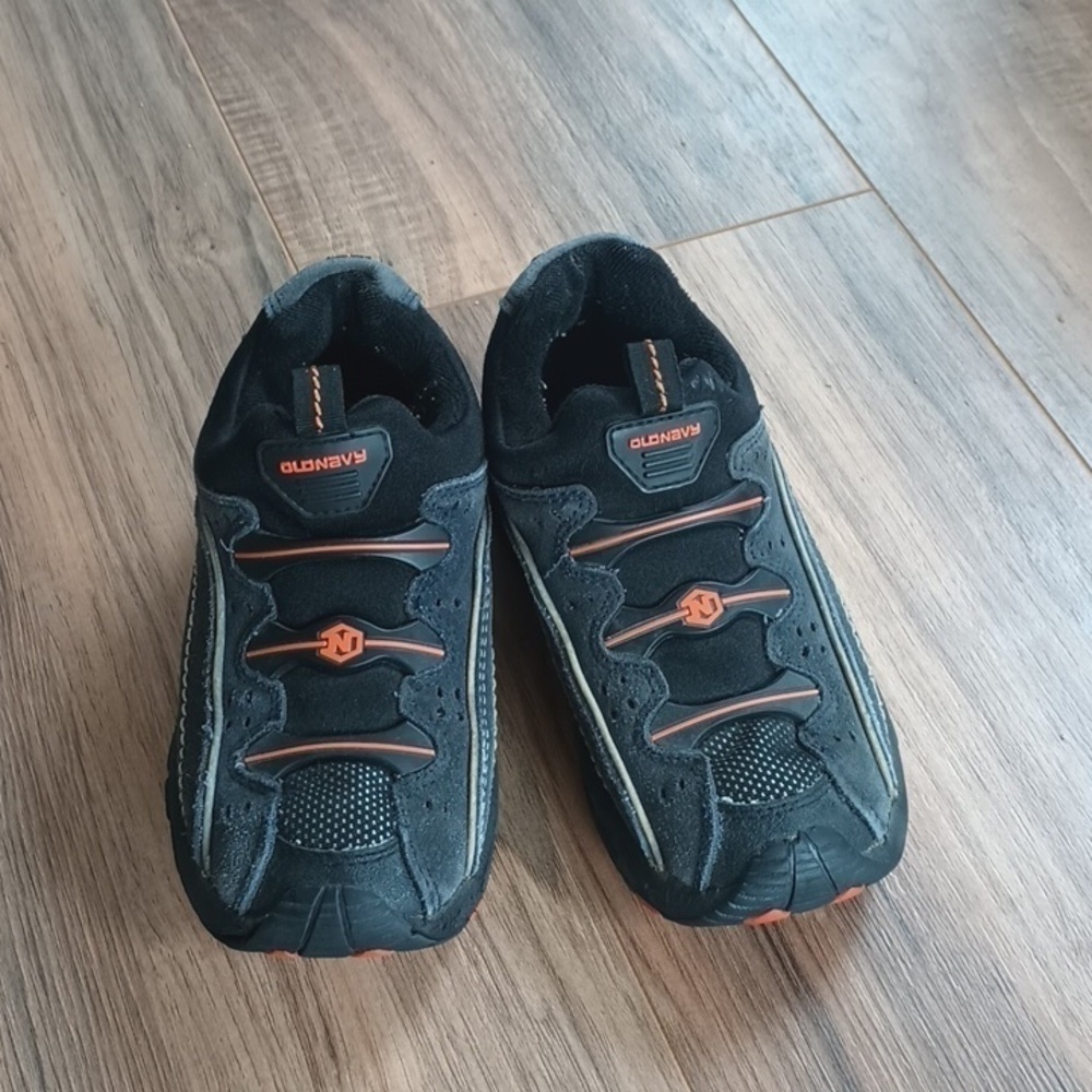 Old Navy leather shoes (upper) kids size 11